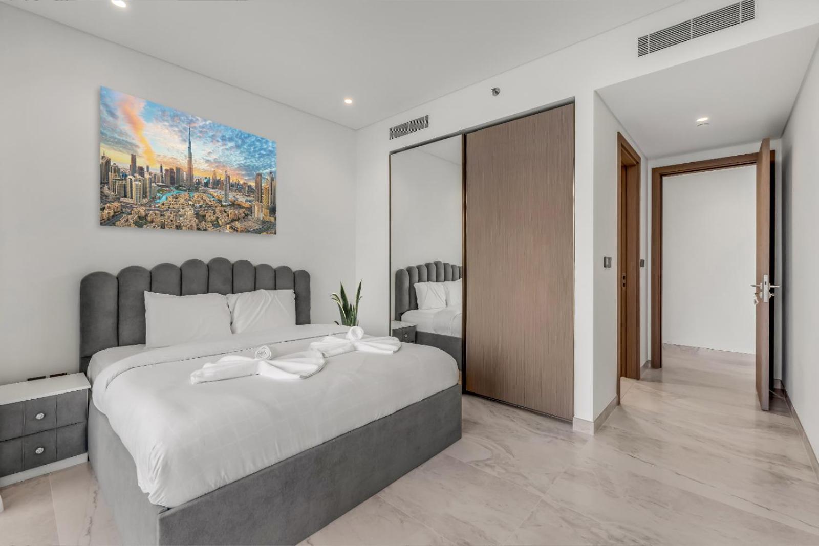 Apartment Spectacular Burj Khalifa & Canal View New 2br Dubai