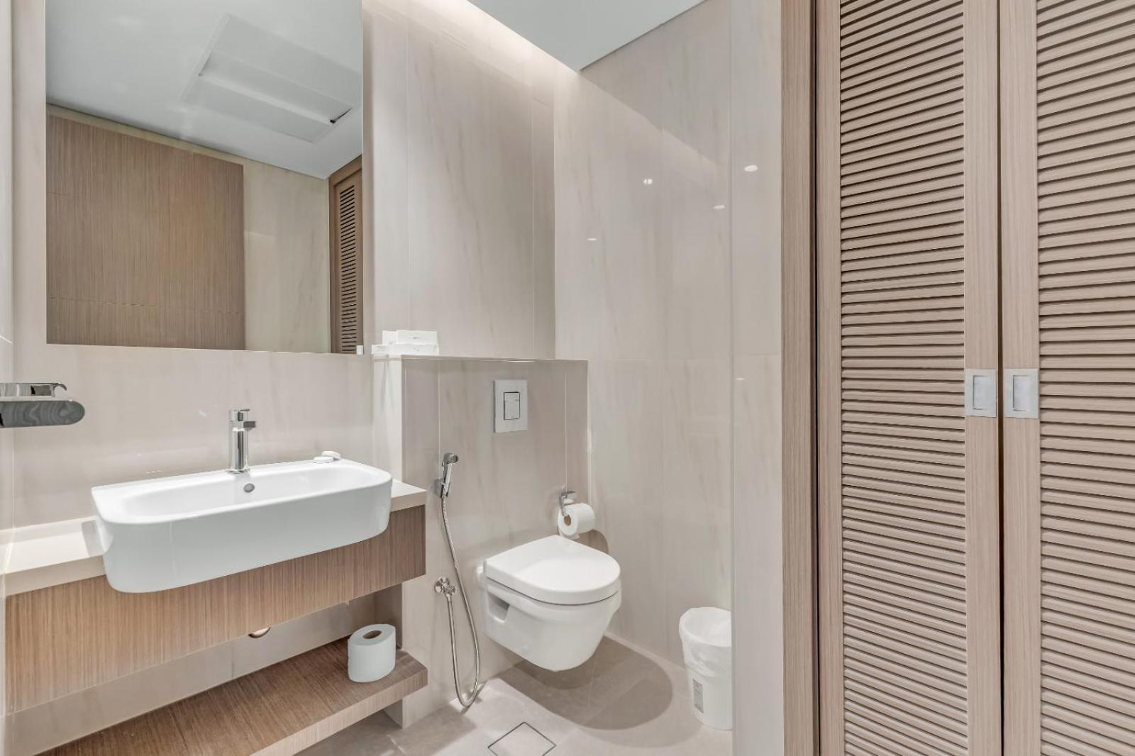 Spectacular Burj Khalifa & Canal View New 2br * Dubai